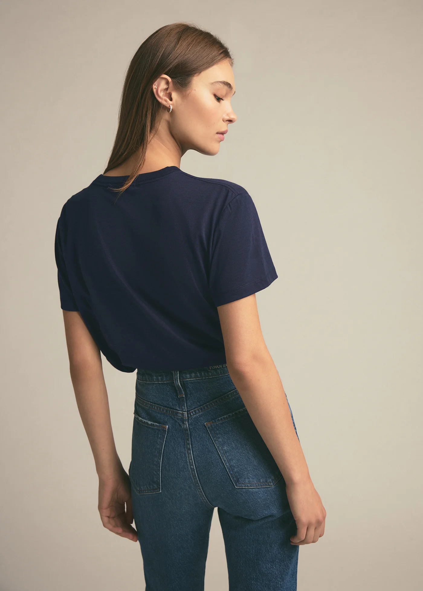THE FAVORITE SISTER CROPPED COLLEGIATE TEE - Image 3