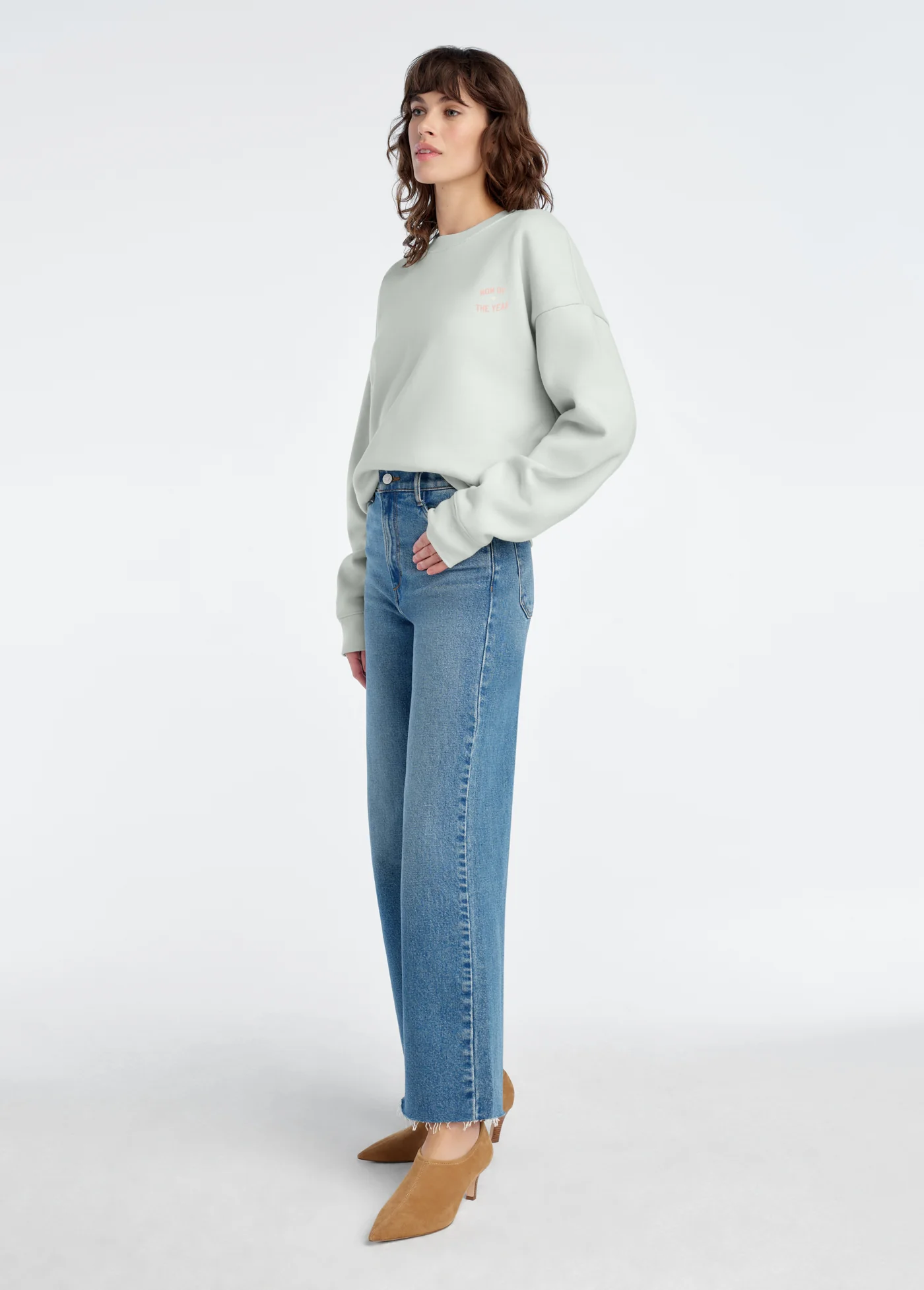 THE MOM OF THE YEAR CHEST LOGO SWEATSHIRT - Image 4