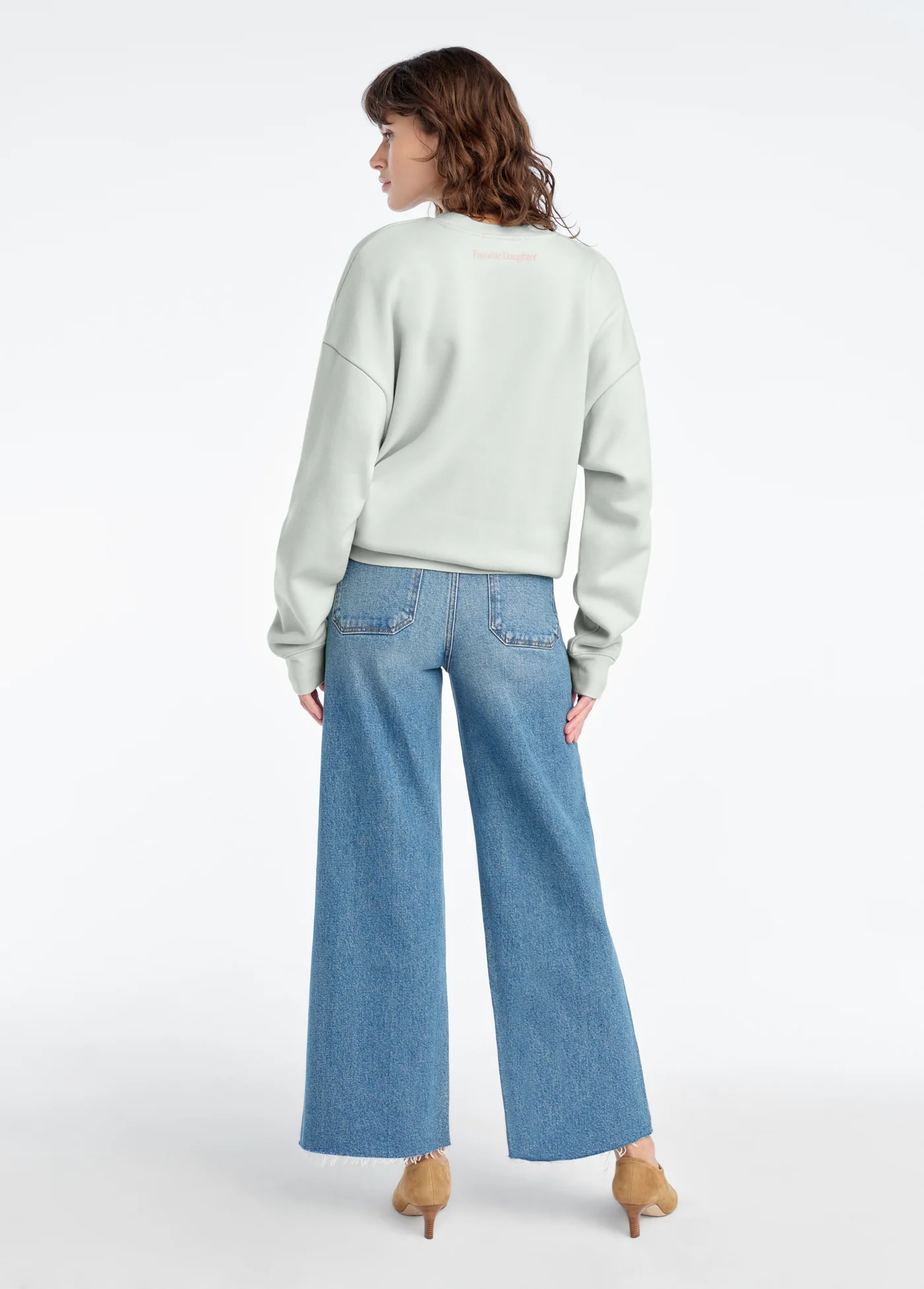THE MOM OF THE YEAR CHEST LOGO SWEATSHIRT - Image 5