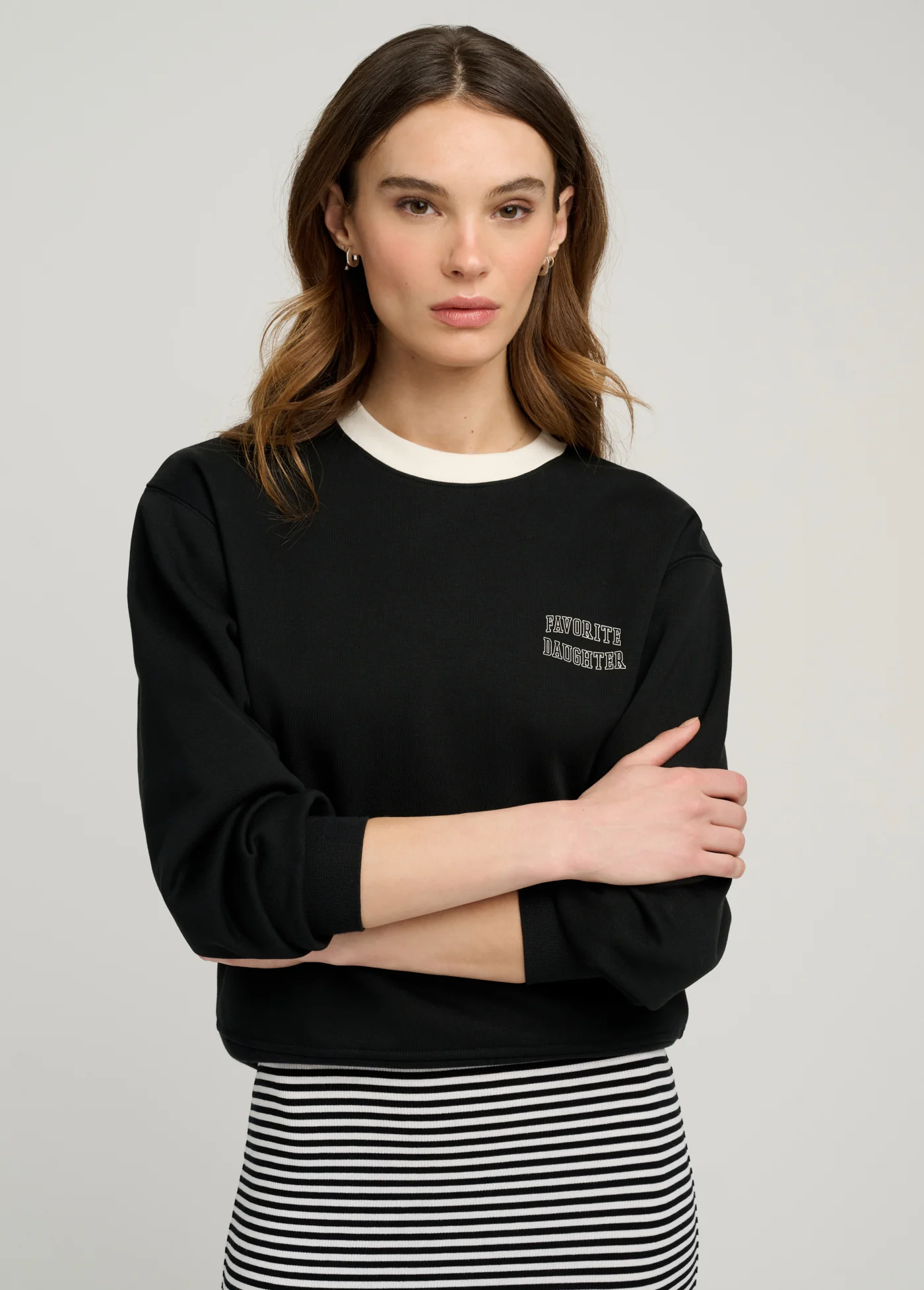 THE COLLEGIATE CHEST CLASSIC SWEATSHIRT