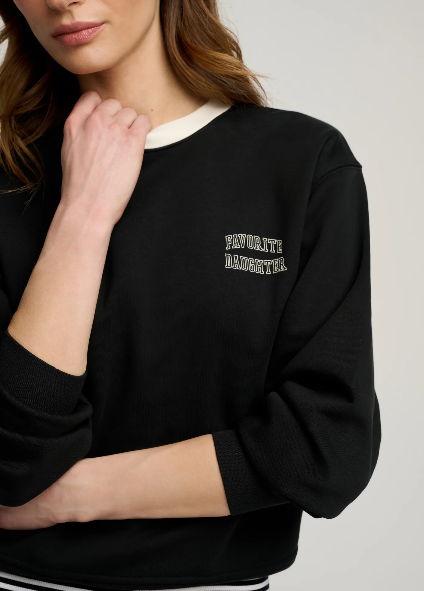 THE COLLEGIATE CHEST CLASSIC SWEATSHIRT - Image 2