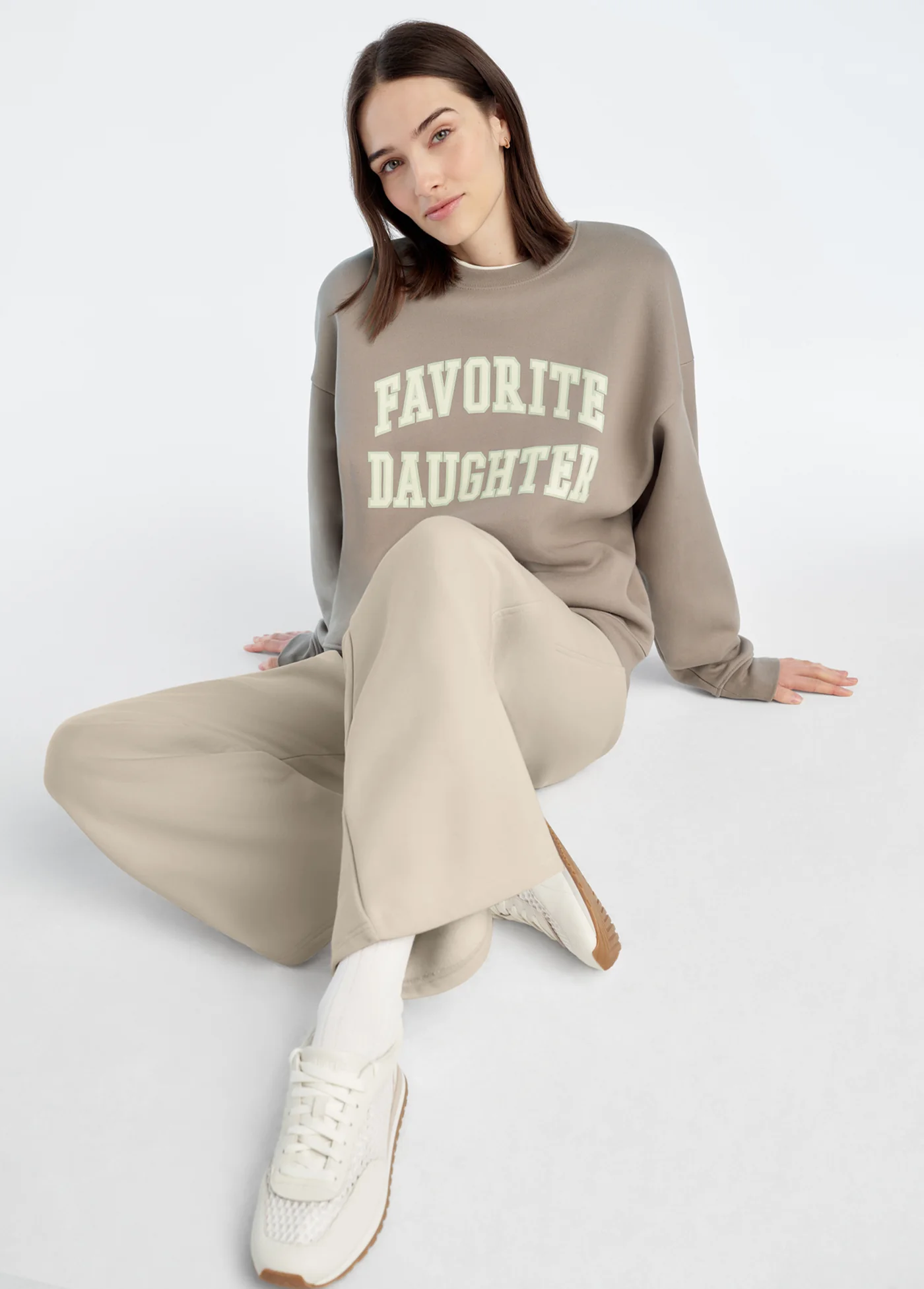 THE COLLEGIATE SWEATSHIRT