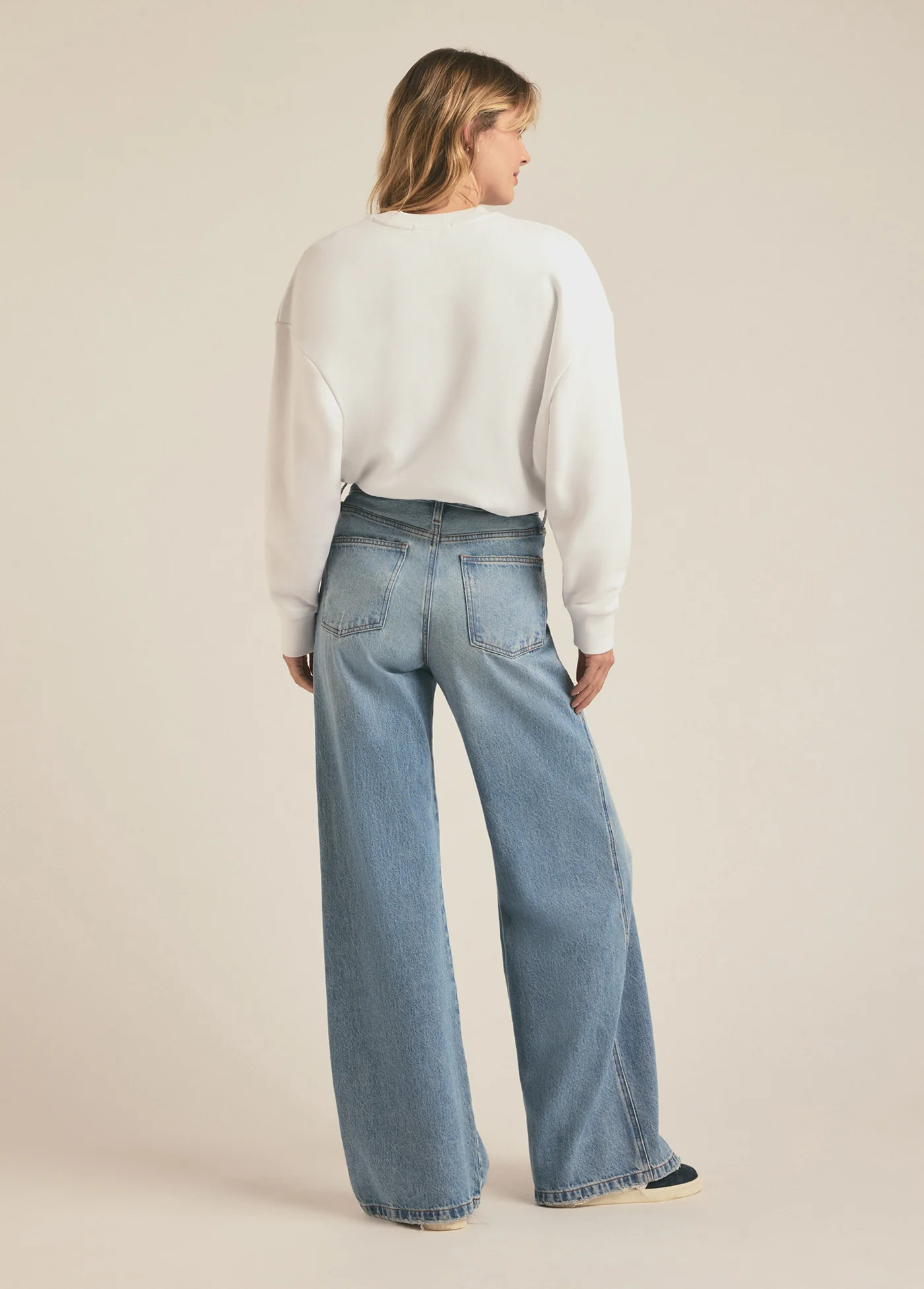 THE COLLEGIATE SWEATSHIRT - Image 3