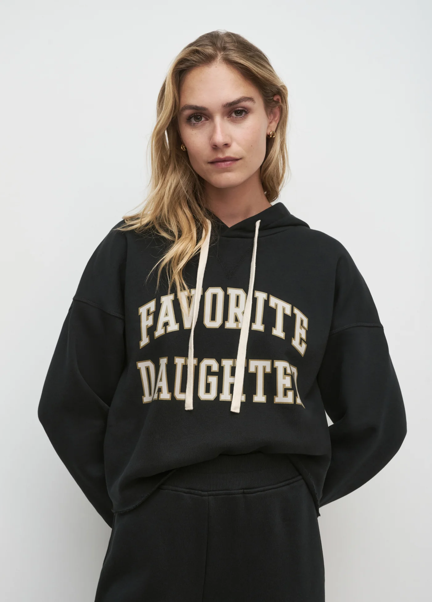 THE CROPPED COLLEGIATE HOODIE