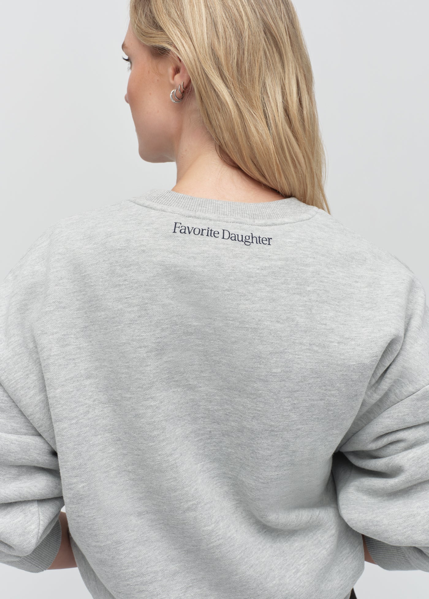THE DOG MOM SWEATSHIRT - Image 4