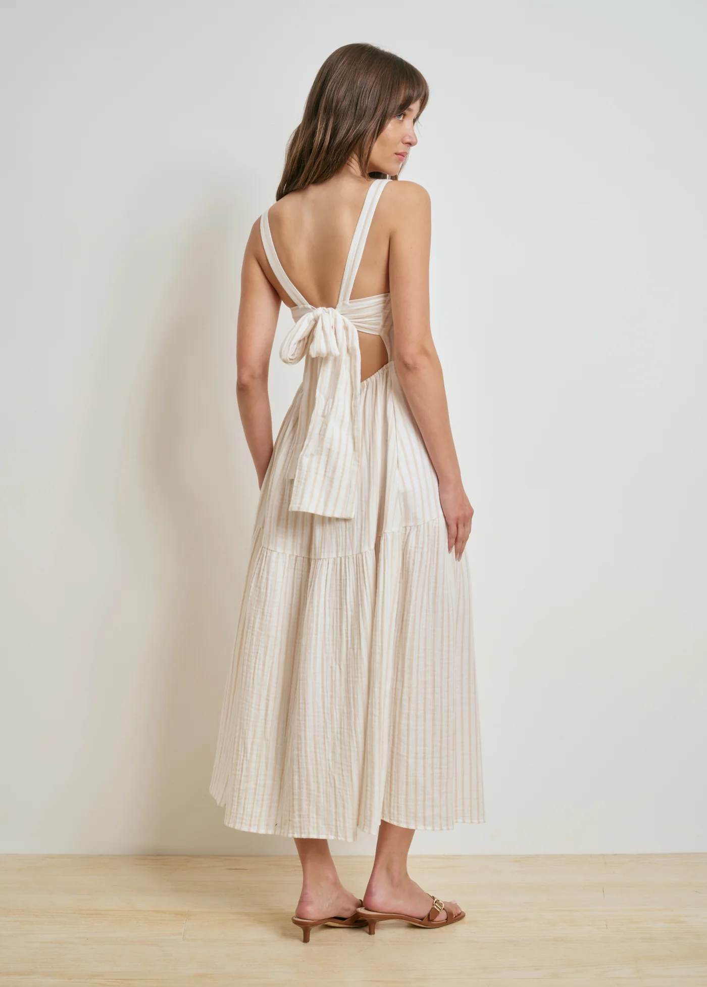 THE GO TO DRESS - Image 5