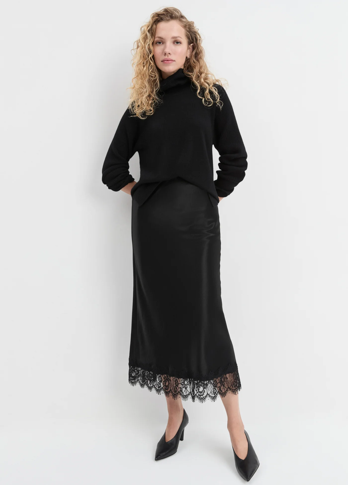 THE LACY FAVORITE SKIRT