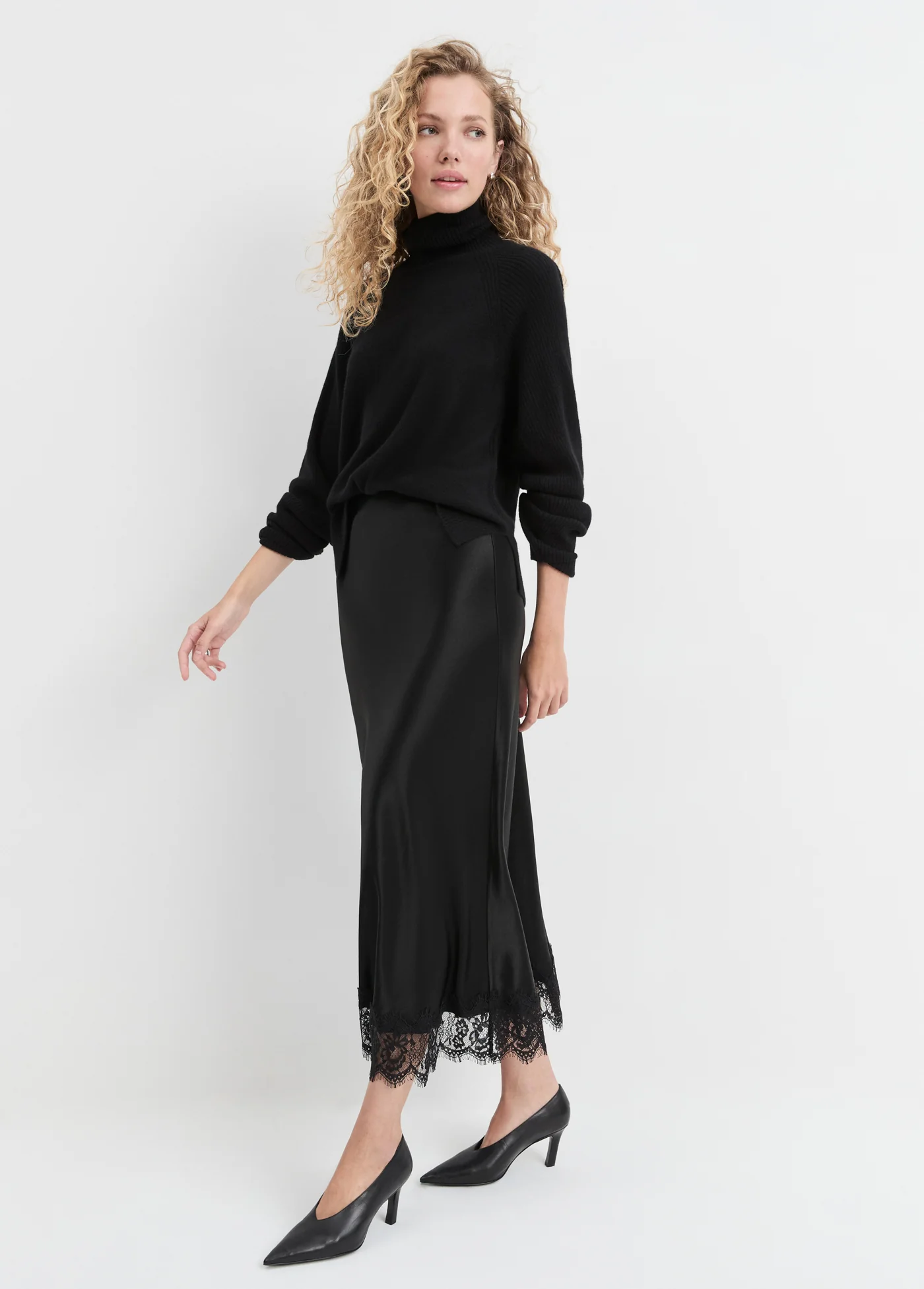 THE LACY FAVORITE SKIRT - Image 2