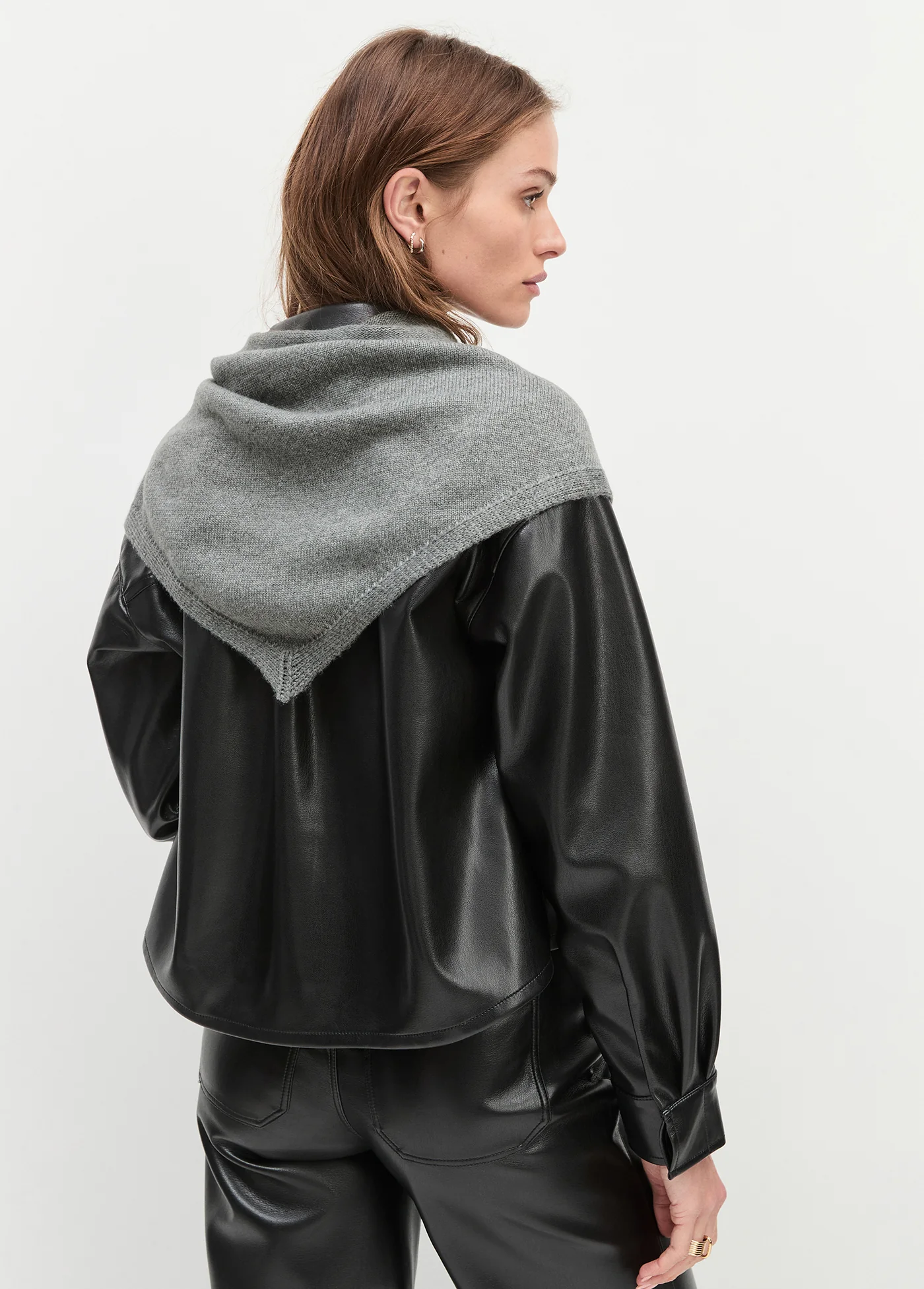 THE TRIANGLE SCARF - Image 4