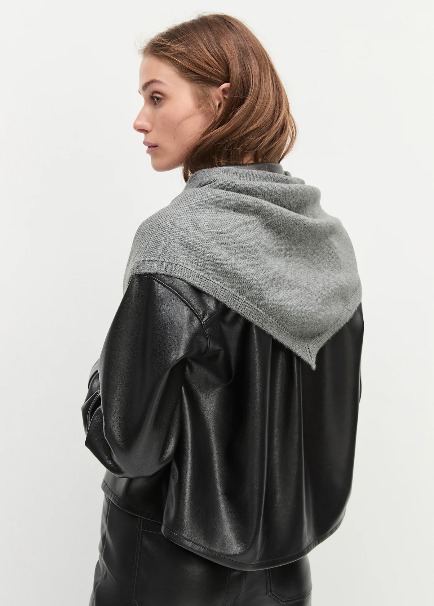 THE TRIANGLE SCARF - Image 5